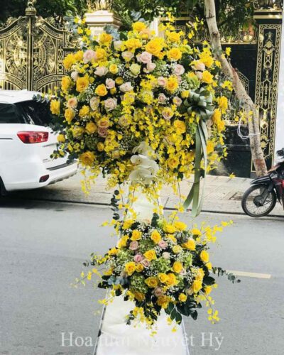 Hoa Tang Khai Truong Cua Hang Gia Re .jpg