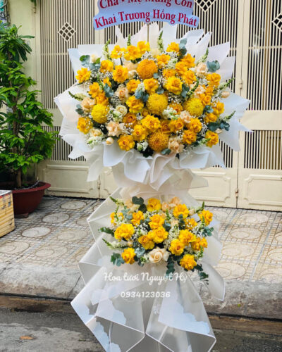 Hoa Khai Truong Dep Mau Vang